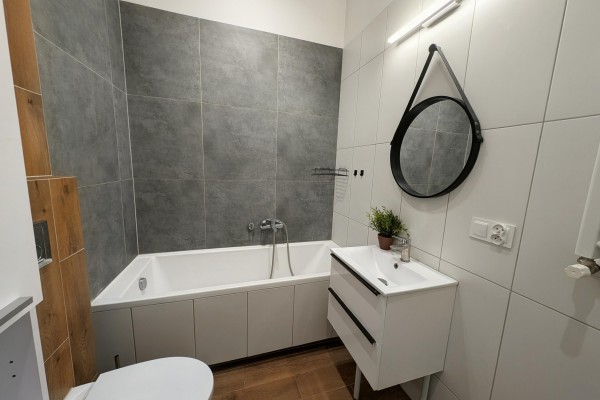 Kielce, Centrum, Mała, 2 pokojowe mieszkanie 1 pietro centrum po remocie