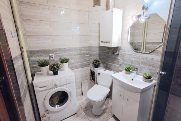 Kielce, Centrum, Nowy Świat, 2-pokojowe mieszkanie z loggią&ndash; Centrum Kielc, ul. Nowy Świat