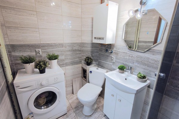 Kielce, Centrum, Nowy Świat, 2-pokojowe mieszkanie z loggią&ndash; Centrum Kielc, ul. Nowy Świat