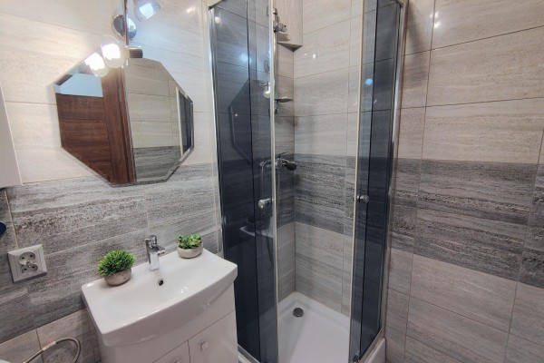 Kielce, Centrum, Nowy Świat, 2-pokojowe mieszkanie z loggią&ndash; Centrum Kielc, ul. Nowy Świat