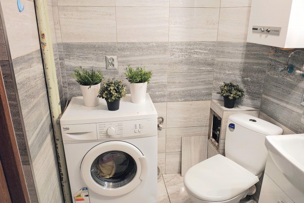 Kielce, Centrum, Nowy Świat, 2-pokojowe mieszkanie z loggią&ndash; Centrum Kielc, ul. Nowy Świat