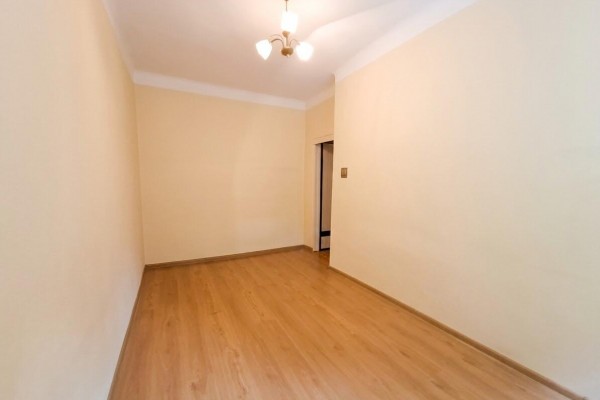 Kielce, Szydł&oacute;wek, Miodowa, 33,6 m&sup2; | Parter | Do remontu | Miodowa 8 | Parking