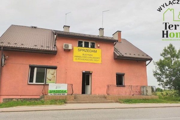 świętokrzyskie, kielecki, Morawica, Brzeziny, Chęcińska, Budynek usługowo-handlowy z funkcją handlową &ndash; Brzeziny, gm. Morawica