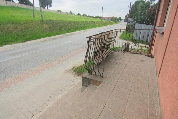 kielecki, Morawica, Brzeziny, Chęcińska, Budynek usługowo-handlowy z funkcją handlową &ndash; Brzeziny, gm. Morawica