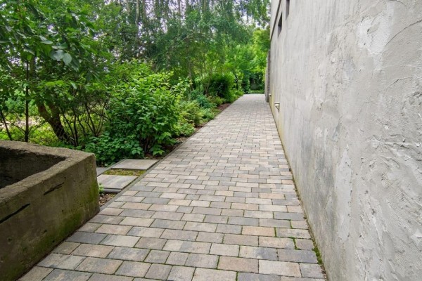kielecki, Morawica, Brzeziny, Chęcińska, Budynek usługowo-handlowy z funkcją handlową &ndash; Brzeziny, gm. Morawica